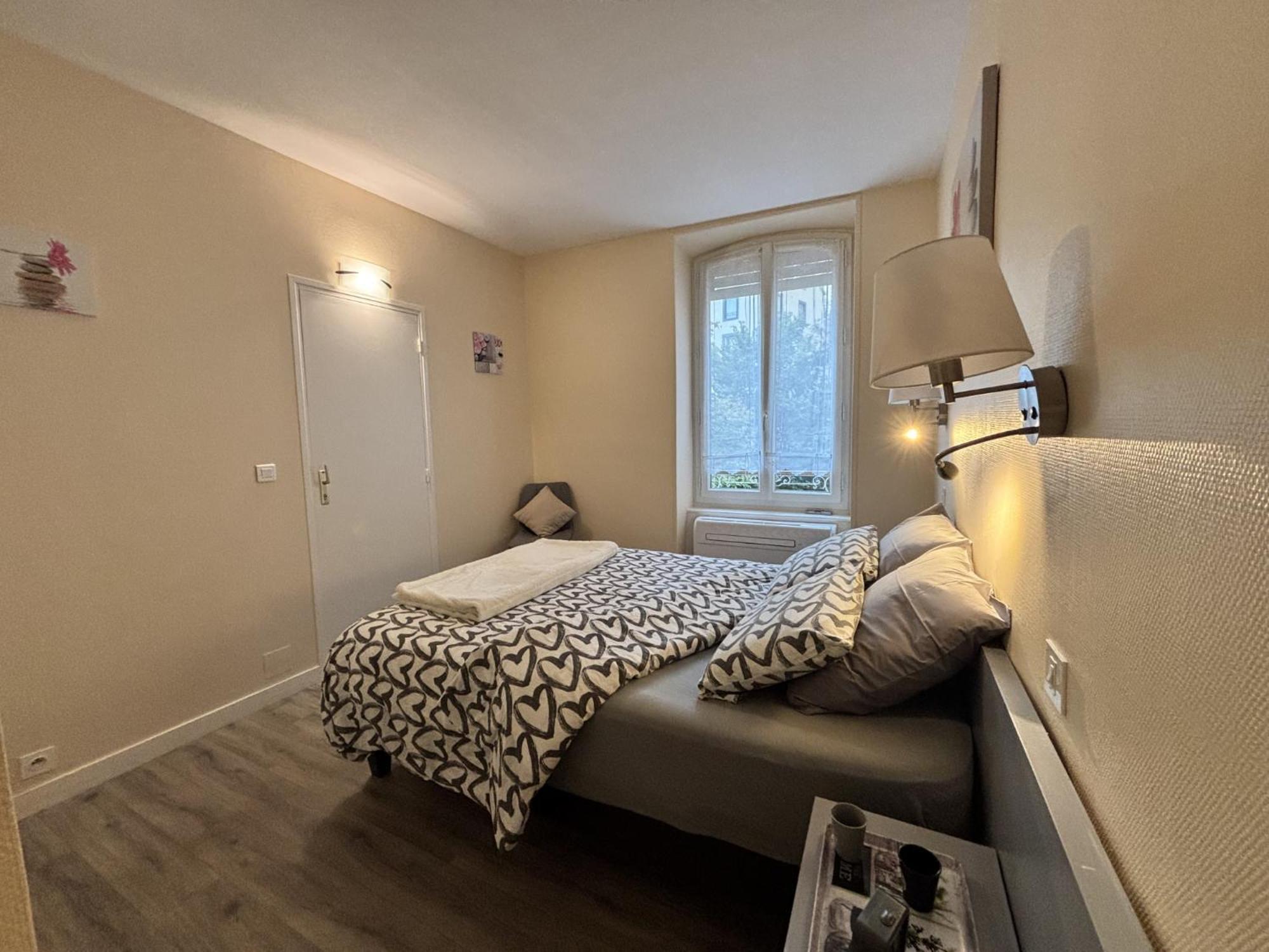 Le Puy De Dome - 1 Chambre - Clim Chatel-Guyon Exterior photo